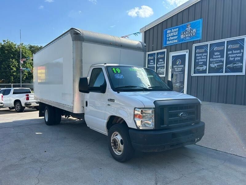 2019 FORD E-350