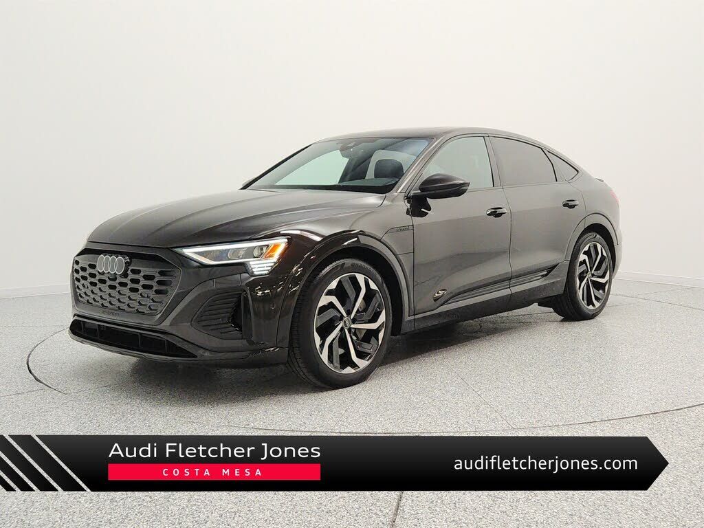 2024 AUDI Q8
