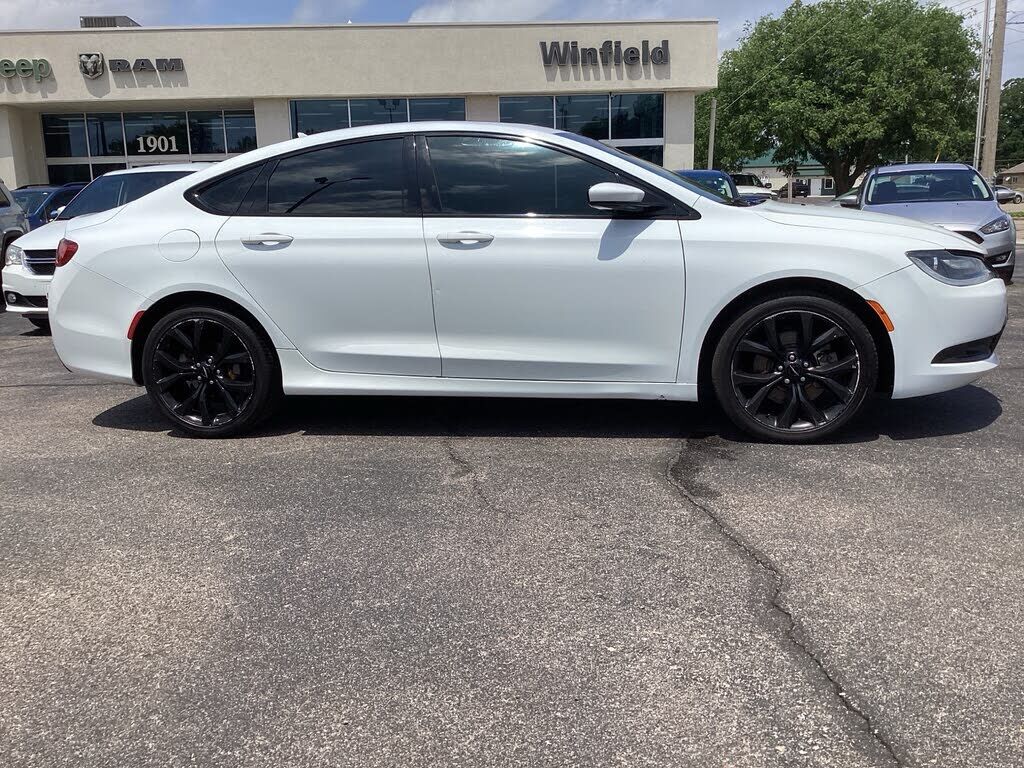 2016 CHRYSLER 200