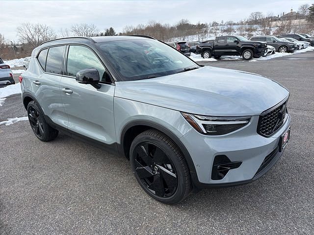2026 VOLVO XC40