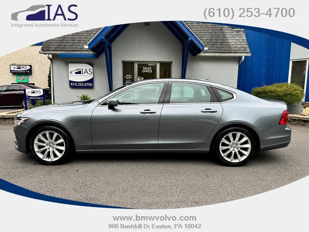 2017 VOLVO S90