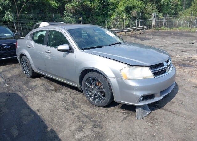 2013 DODGE Avenger