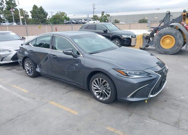 2025 LEXUS ES