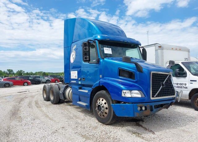 2016 VOLVO TRUCK VNM