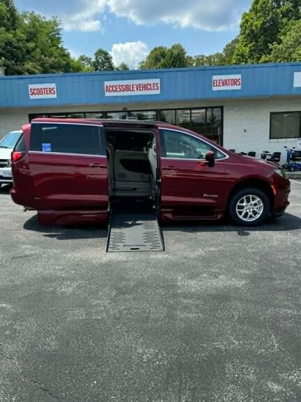 2021 CHRYSLER Voyager