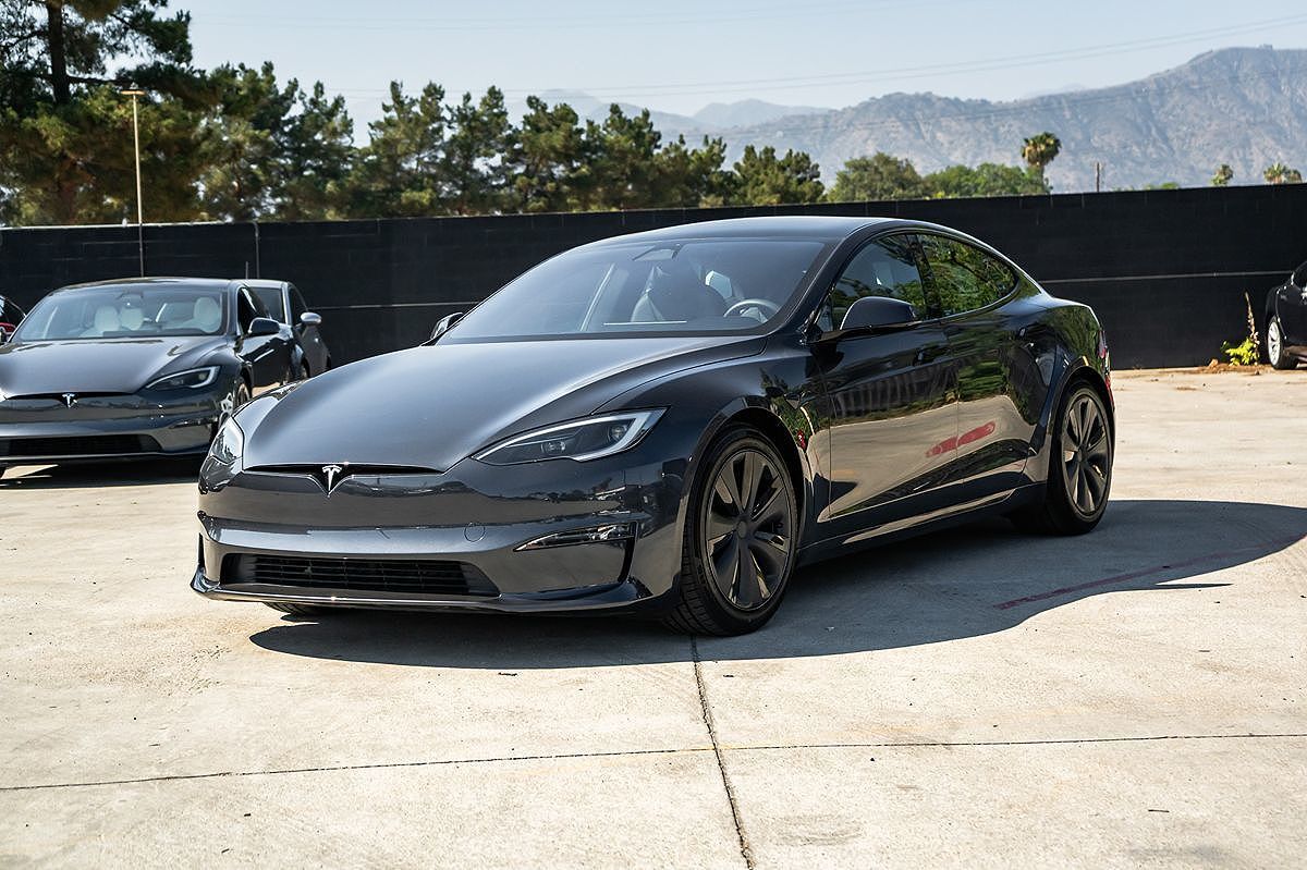 2024 TESLA Model S