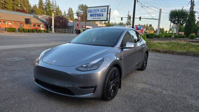 2024 TESLA Model Y