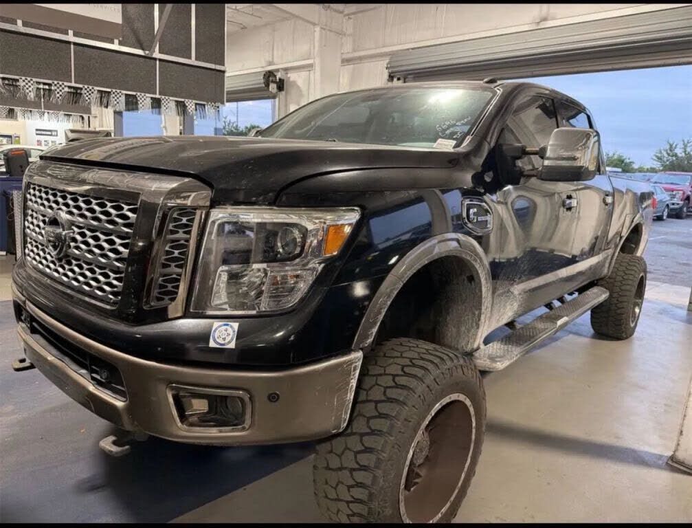 2017 NISSAN Titan