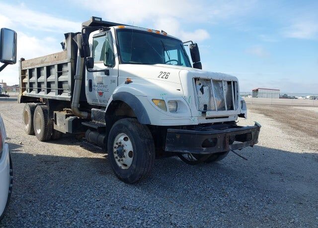 2004 INTERNATIONAL 7600