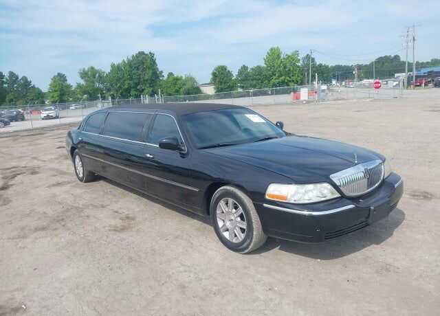 2008 LINCOLN Town Car