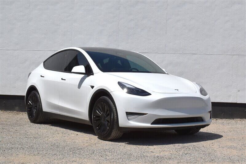 2025 TESLA Model Y