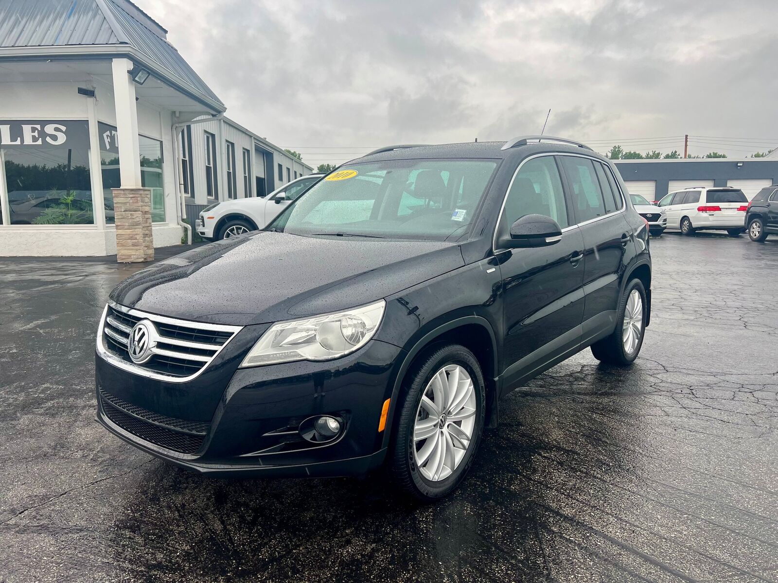 2010 VOLKSWAGEN Tiguan