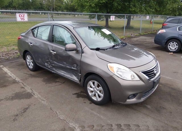 2012 NISSAN Versa