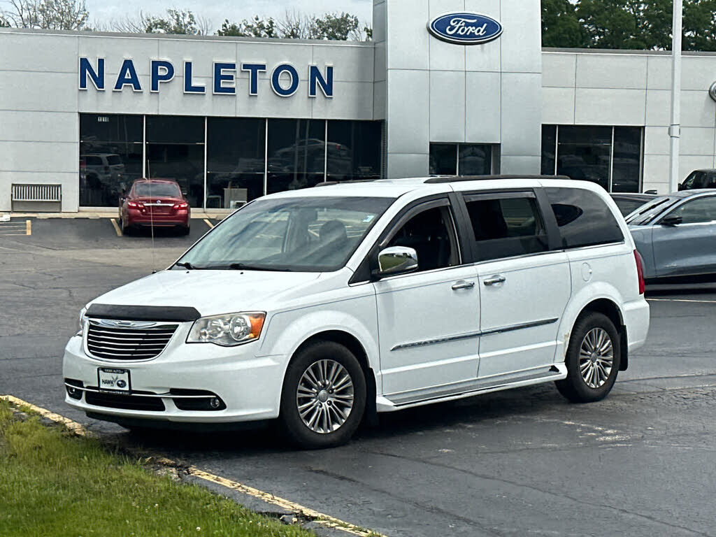 2015 CHRYSLER Town and Country
