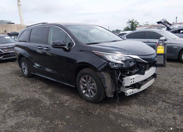 2023 TOYOTA Sienna