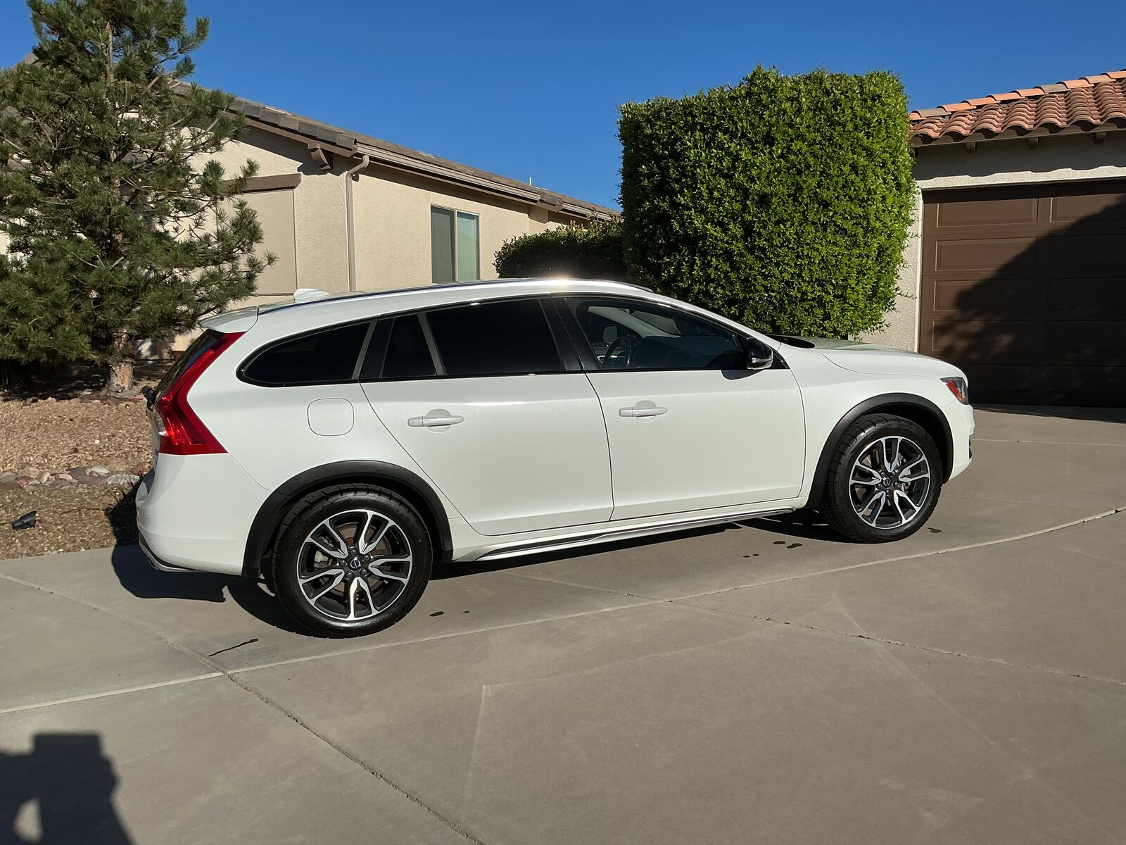 2018 VOLVO V60