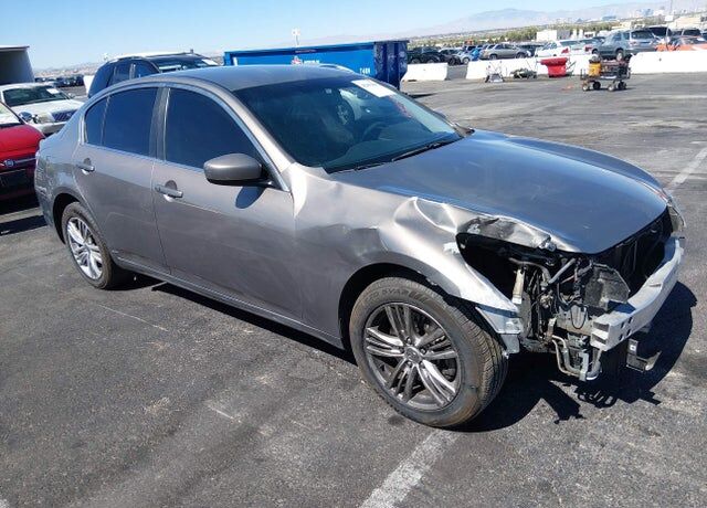 2013 INFINITI G37