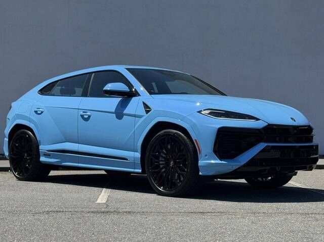 2026 LAMBORGHINI URUS