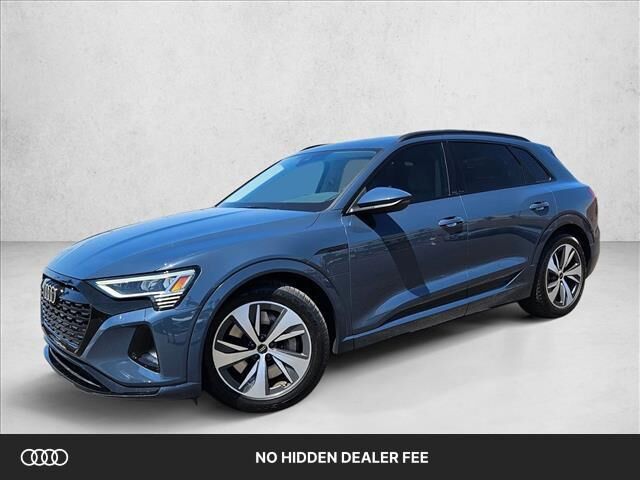 2024 AUDI Q8
