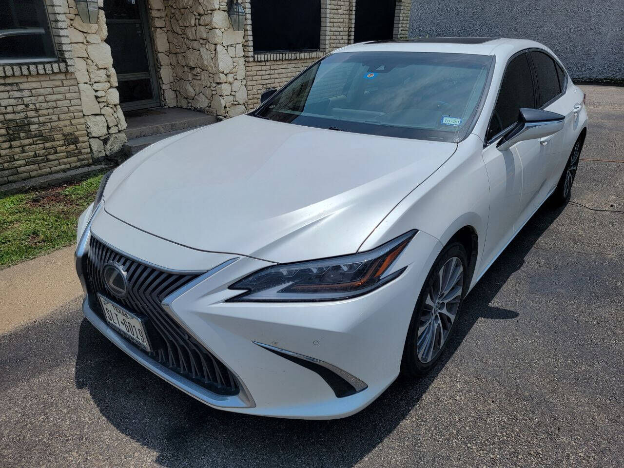2019 LEXUS ES