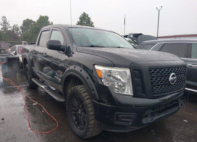 2017 NISSAN Titan