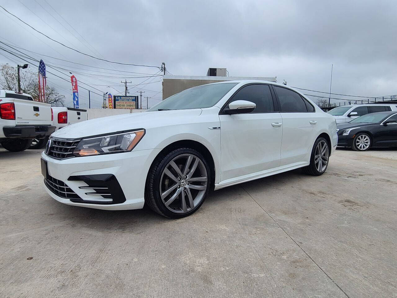 2018 VOLKSWAGEN Passat