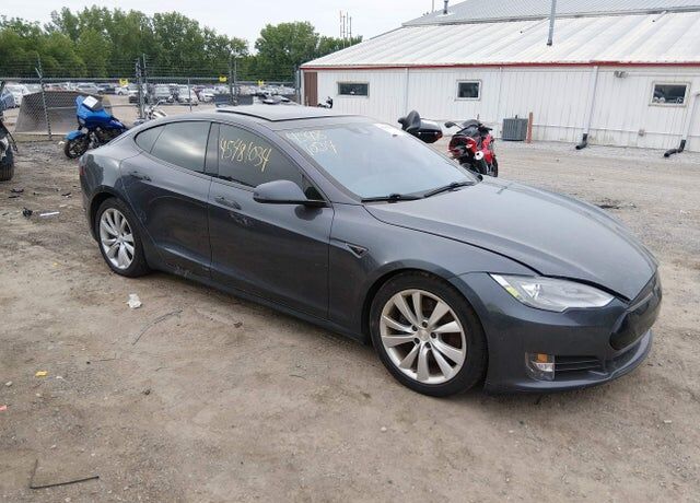 2015 TESLA Model S