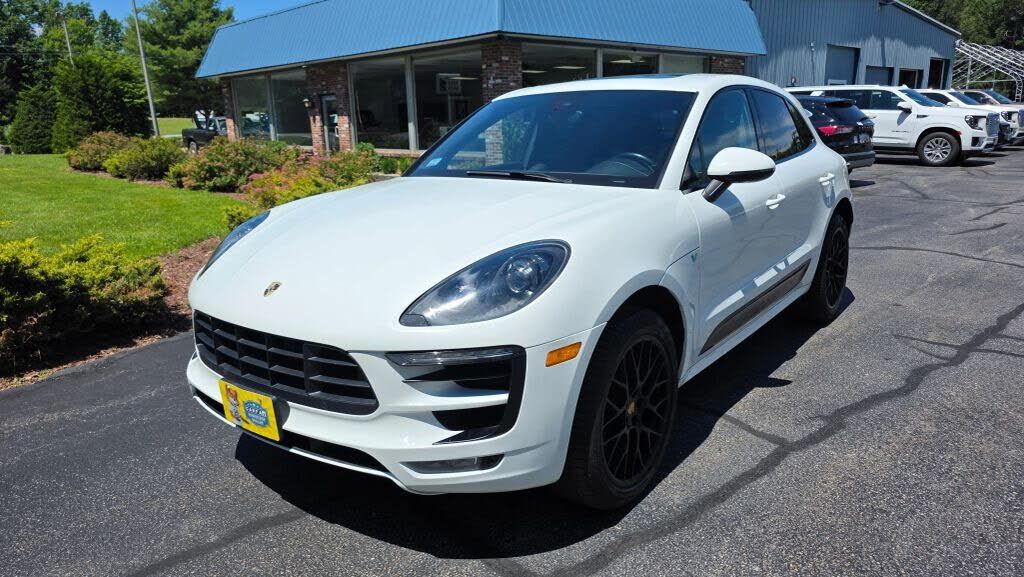 2017 PORSCHE Macan