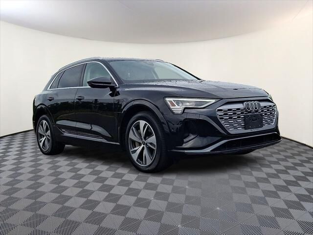 2024 AUDI Q8