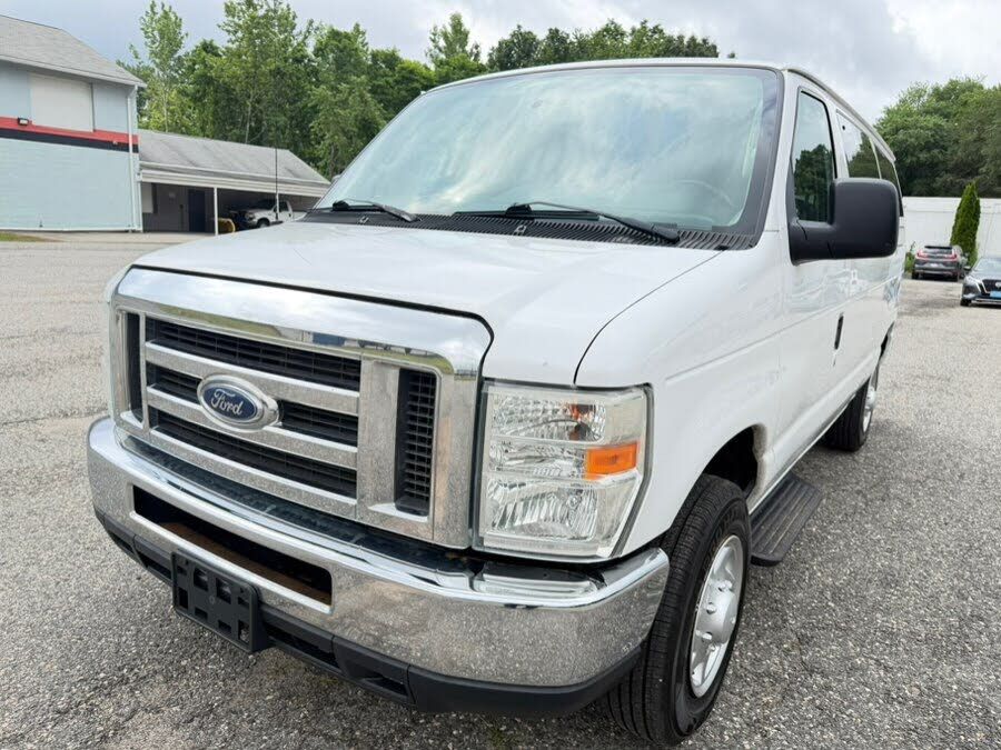 2013 FORD E-350