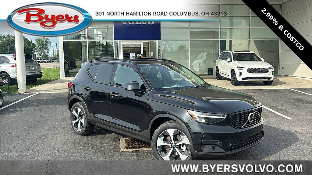 2026 VOLVO XC40