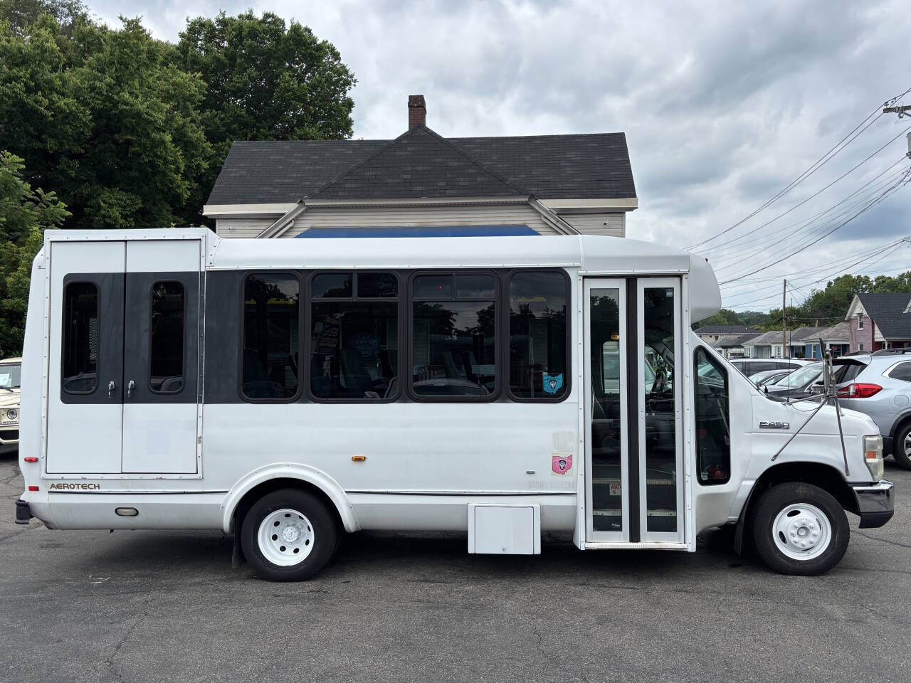 2009 FORD E-450