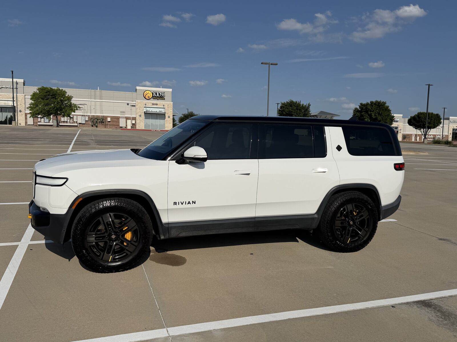 2023 RIVIAN R1S