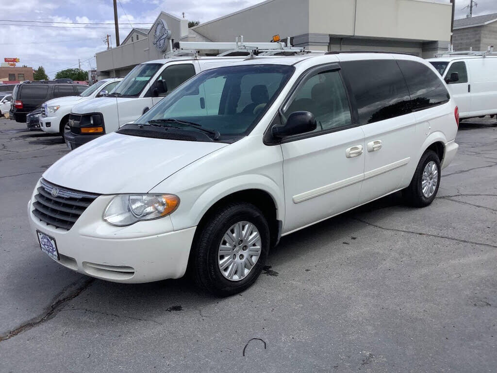 2006 CHRYSLER Town and Country