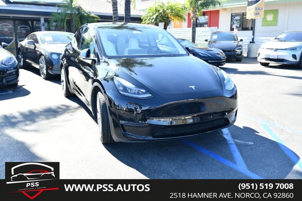 2024 TESLA Model Y