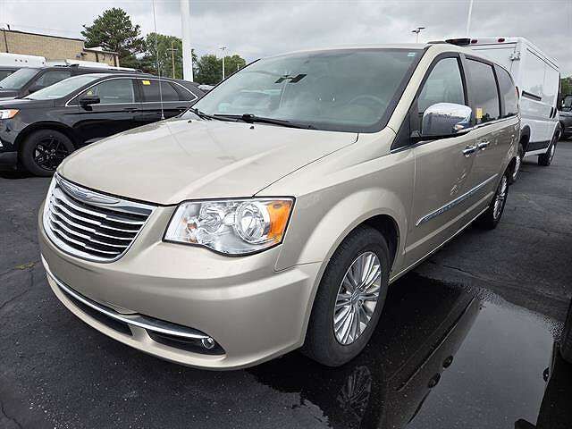 2015 CHRYSLER Town and Country