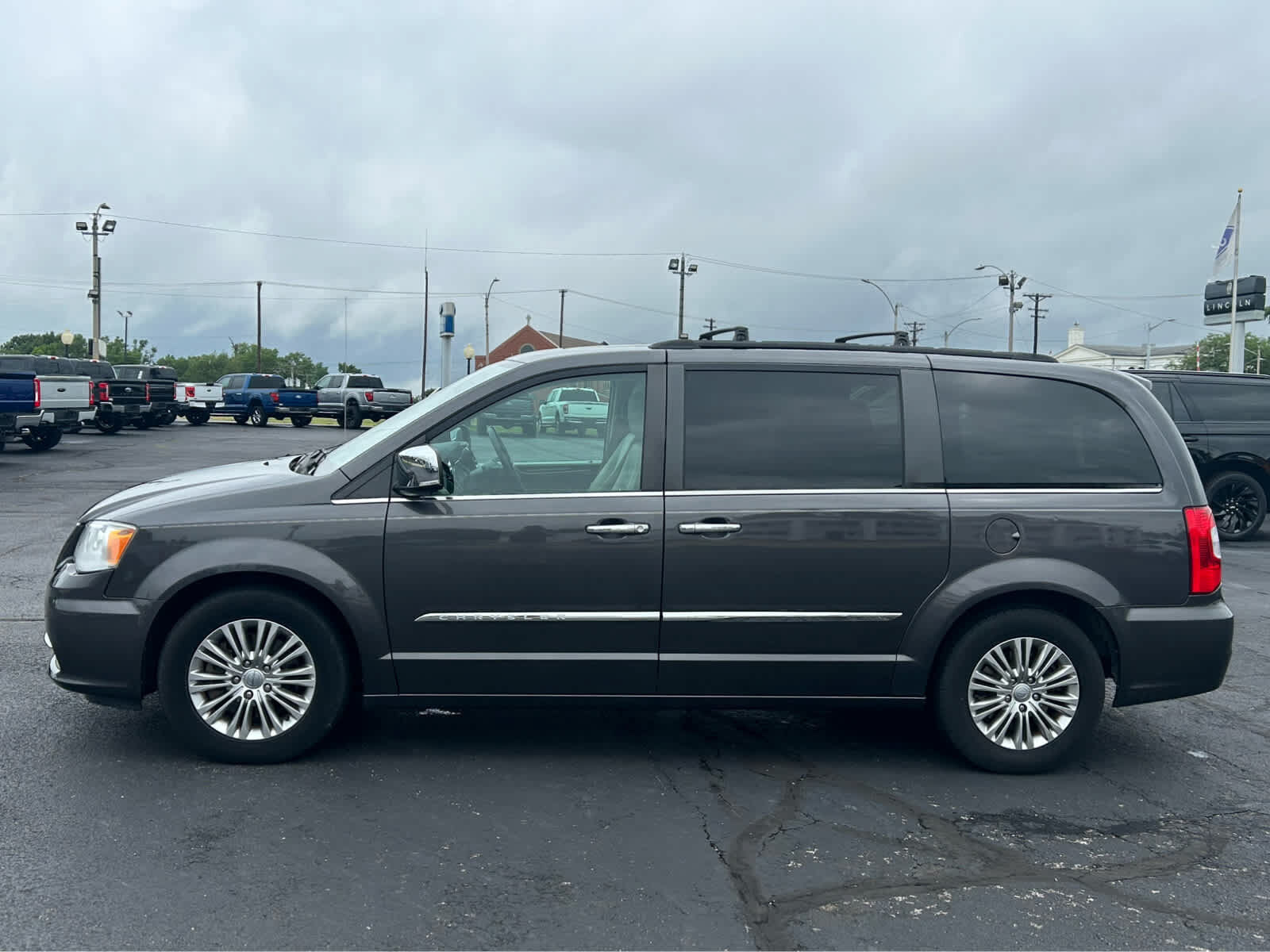 2016 CHRYSLER Town and Country