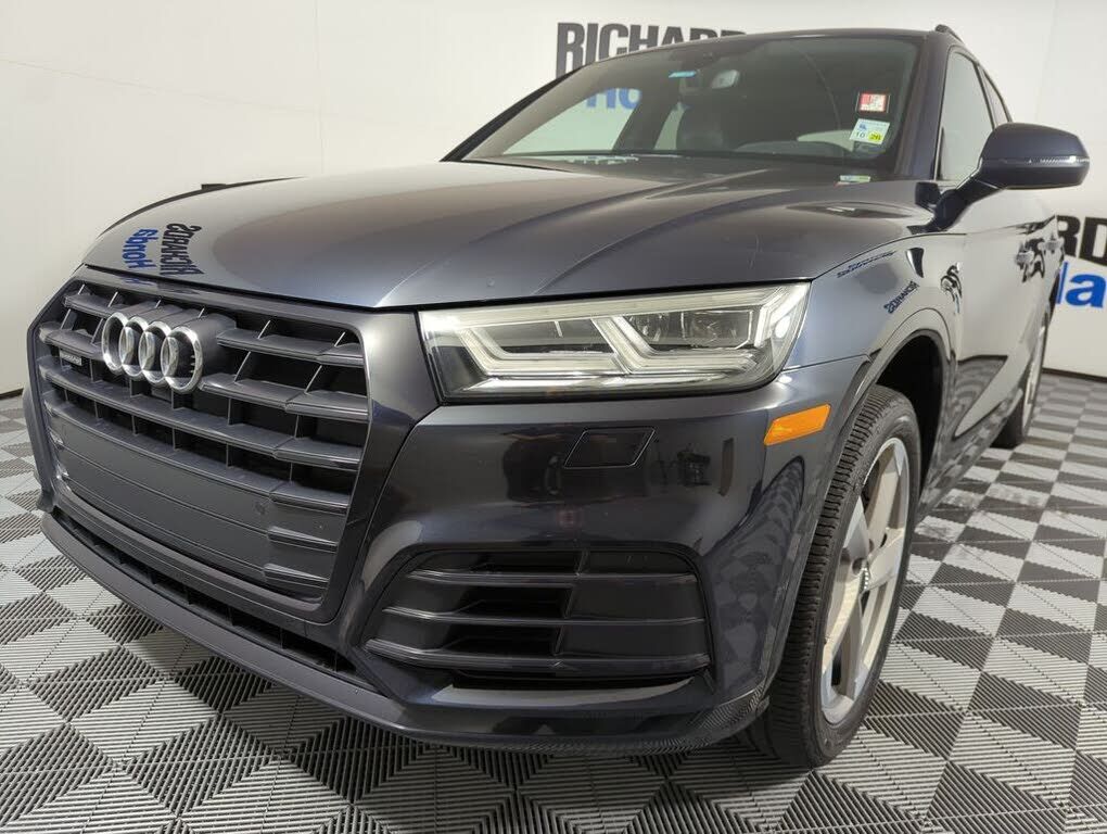 2020 AUDI Q5 e