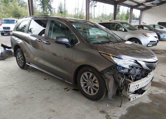 2023 TOYOTA Sienna