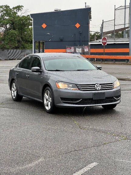 2014 VOLKSWAGEN Passat