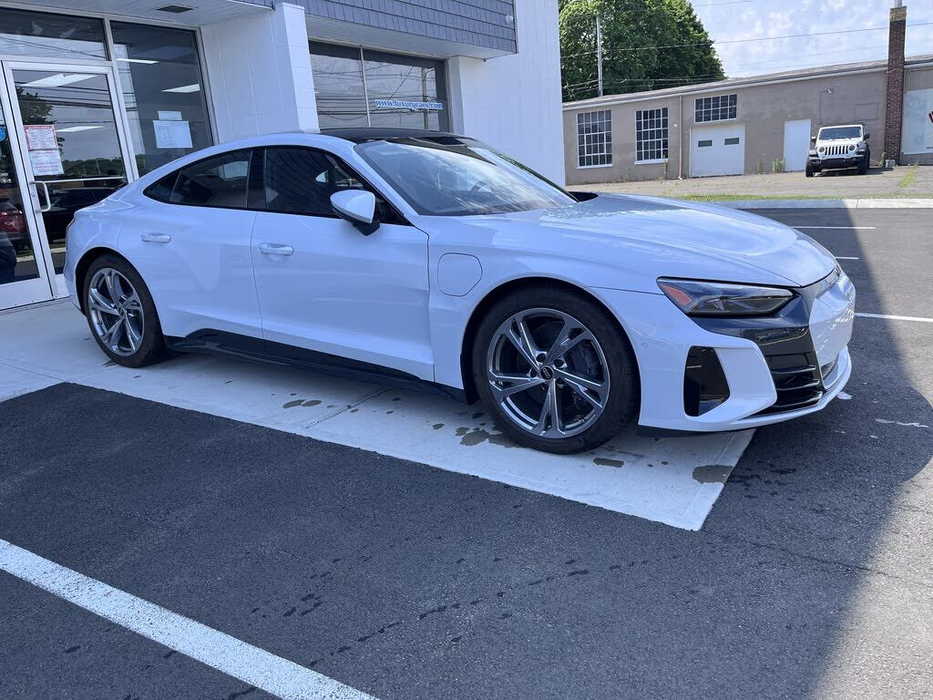 2024 AUDI e-tron GT