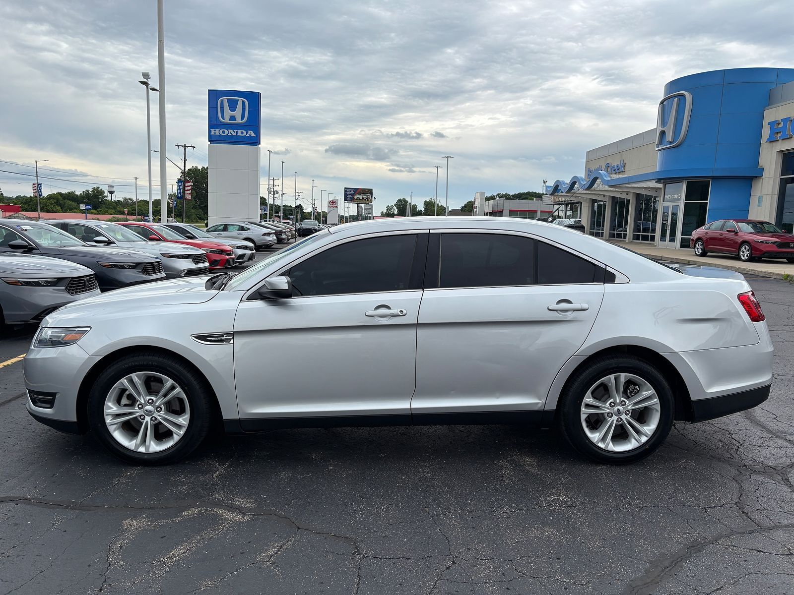 2019 FORD Taurus
