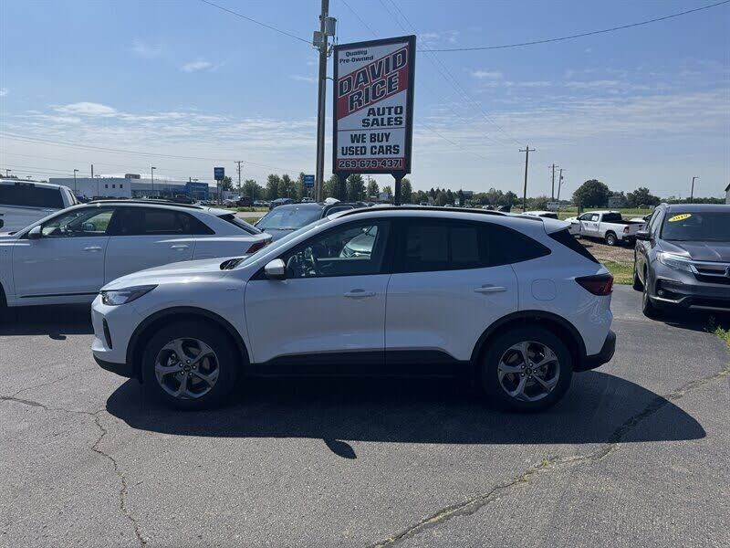 2025 FORD Escape
