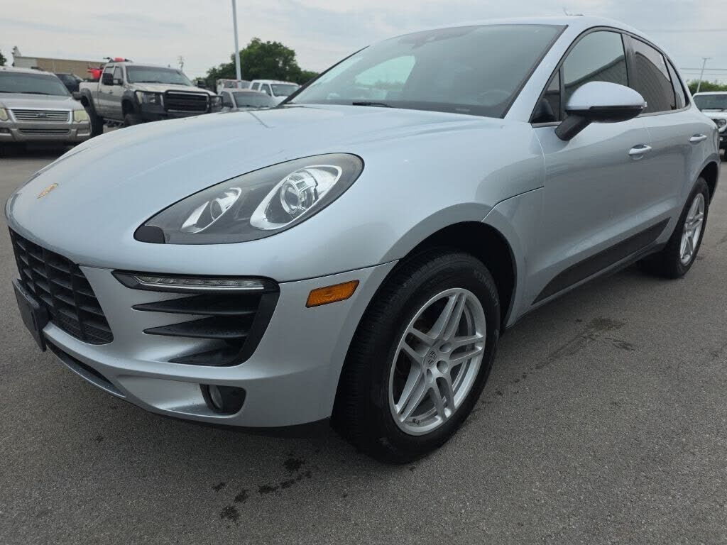 2018 PORSCHE Macan