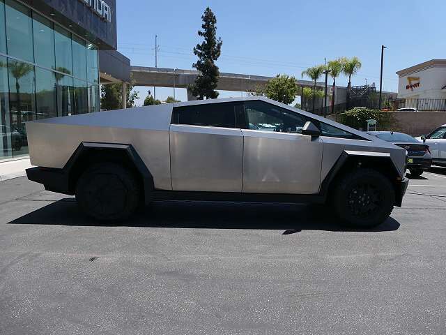 2024 TESLA Cybertruck