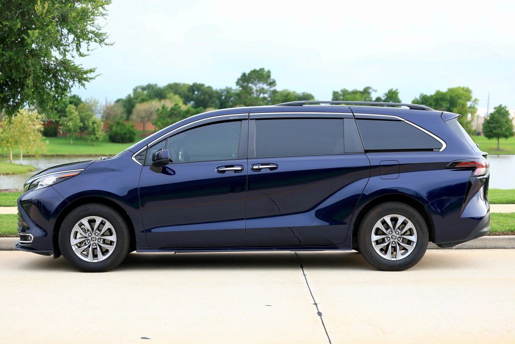 2023 TOYOTA Sienna