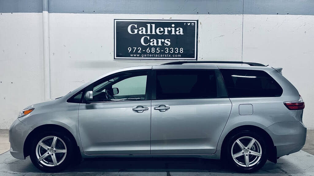 2017 TOYOTA Sienna