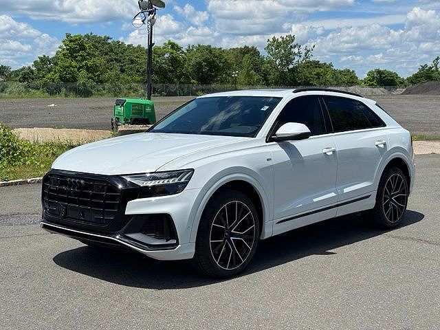 2023 AUDI Q8