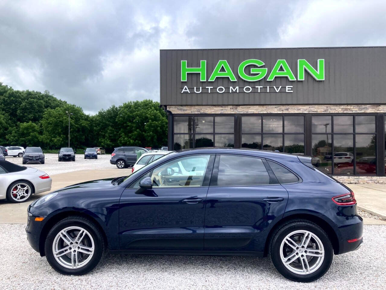 2017 PORSCHE Macan