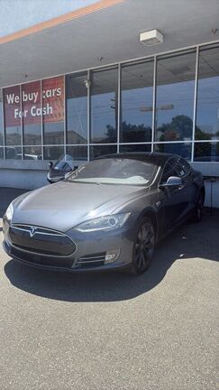 2015 TESLA Model S